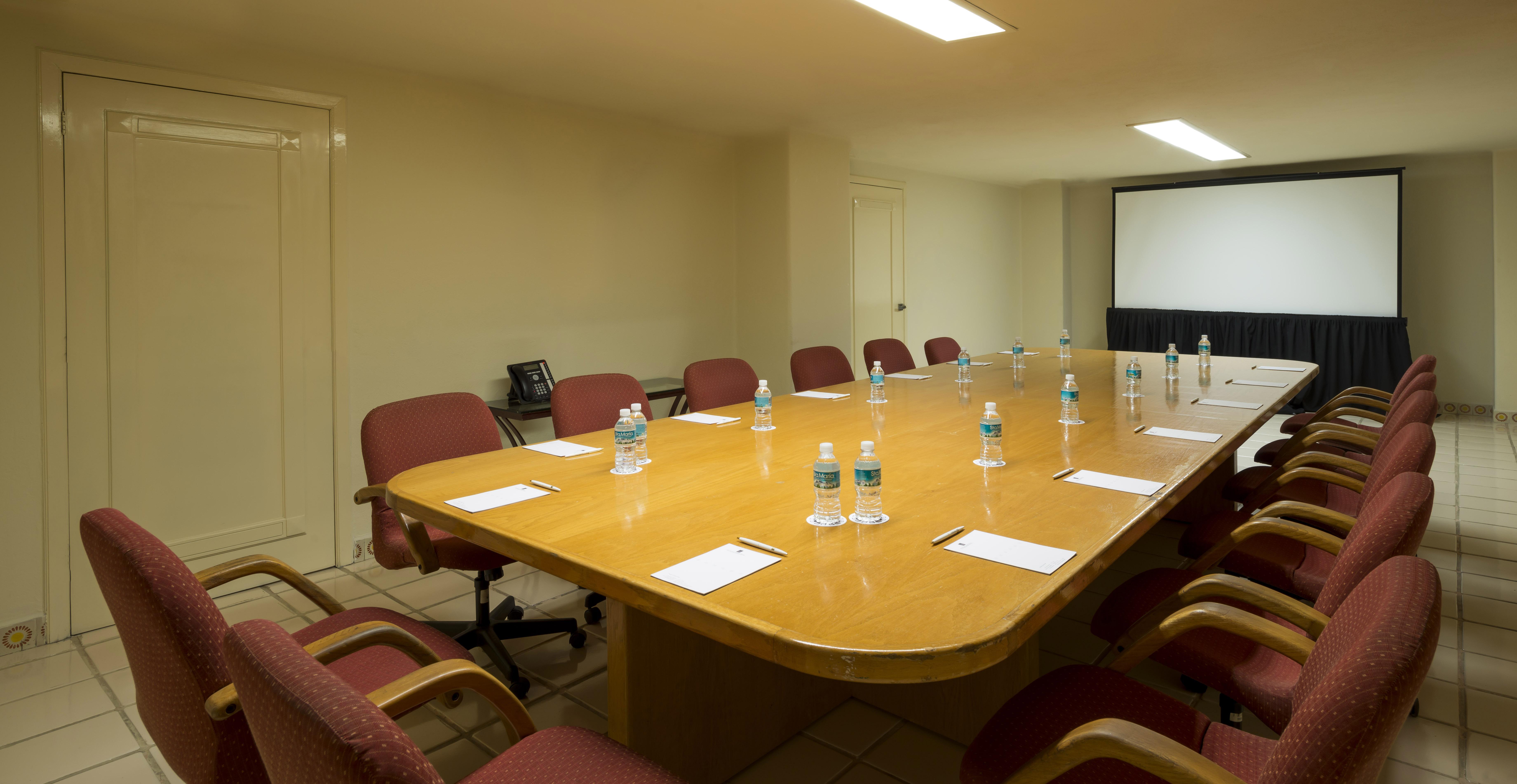 Hotel Camino Real Acapulco Diamante Esterno foto A typical boardroom