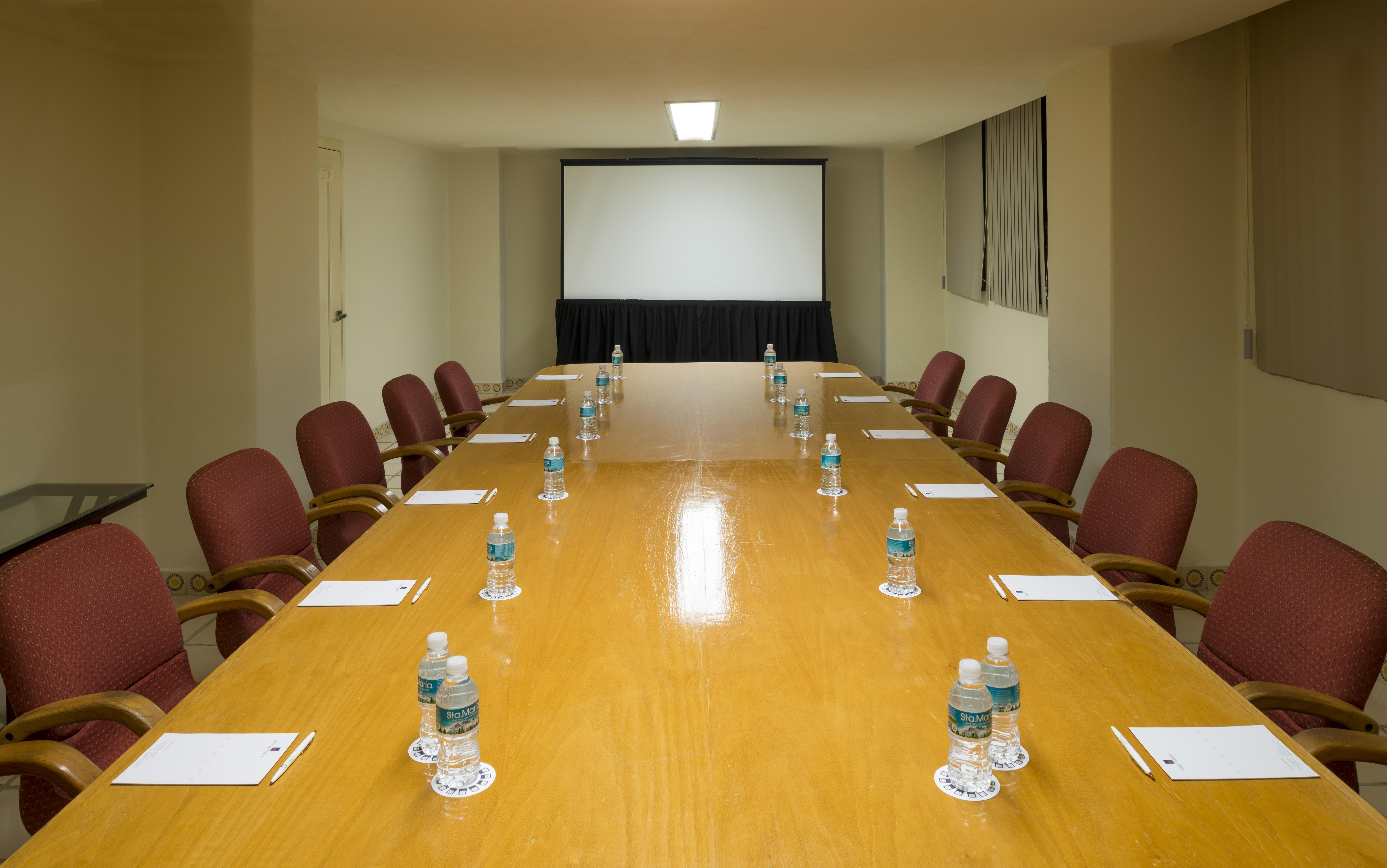 Hotel Camino Real Acapulco Diamante Esterno foto A typical boardroom