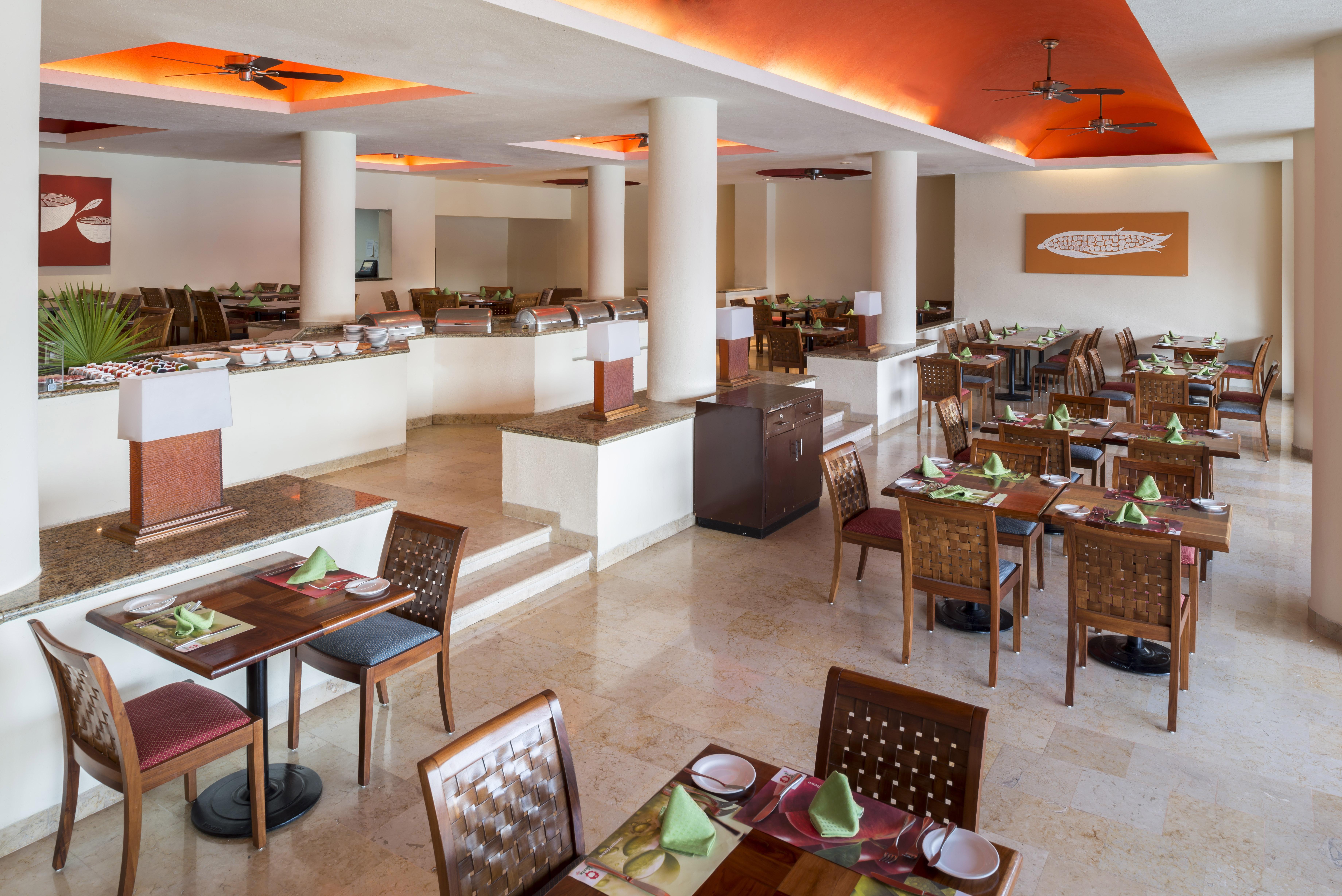 Hotel Camino Real Acapulco Diamante Esterno foto A buffet at a resort