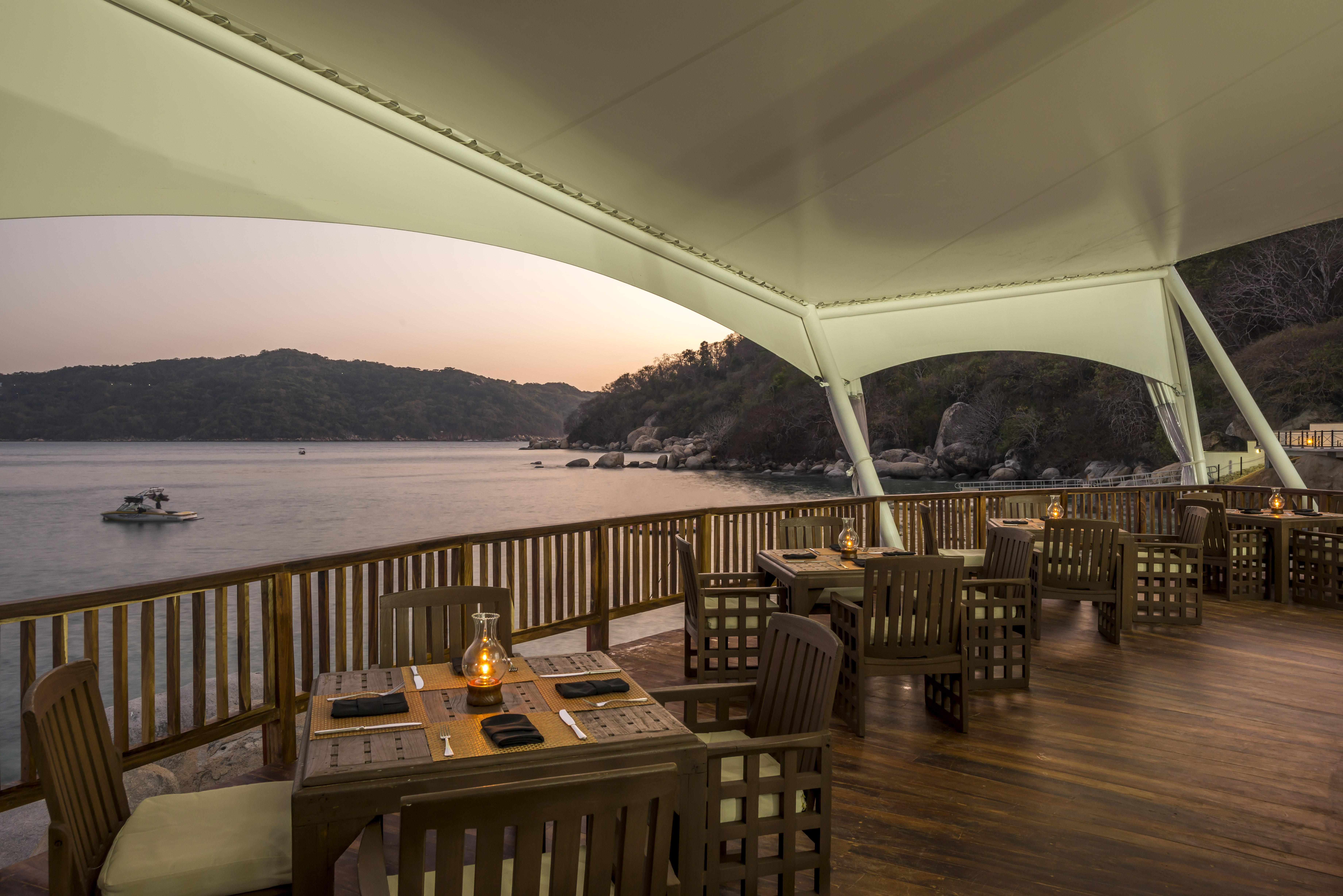 Hotel Camino Real Acapulco Diamante Esterno foto The Deck