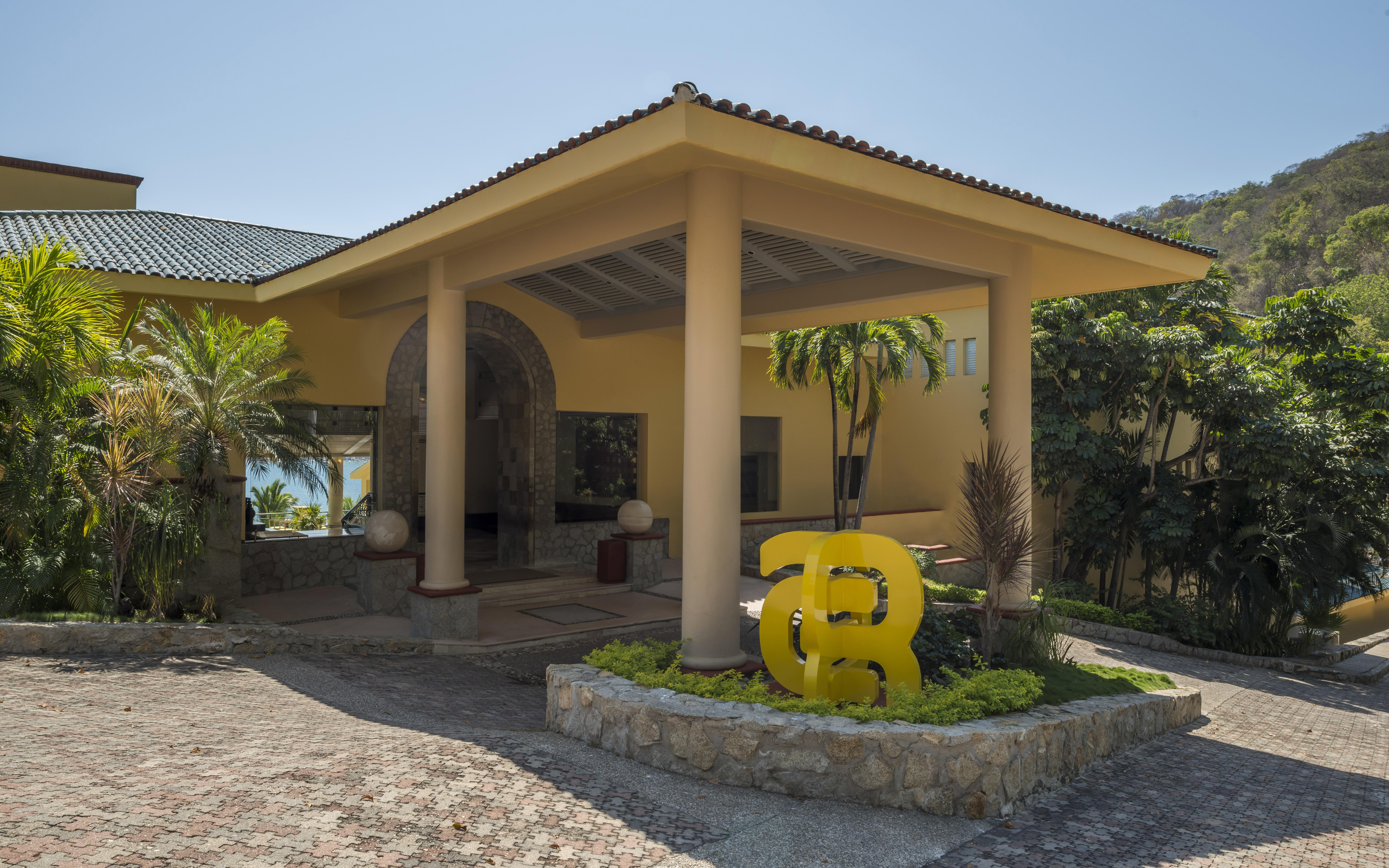 Hotel Camino Real Acapulco Diamante Esterno foto Entrance to the hotel