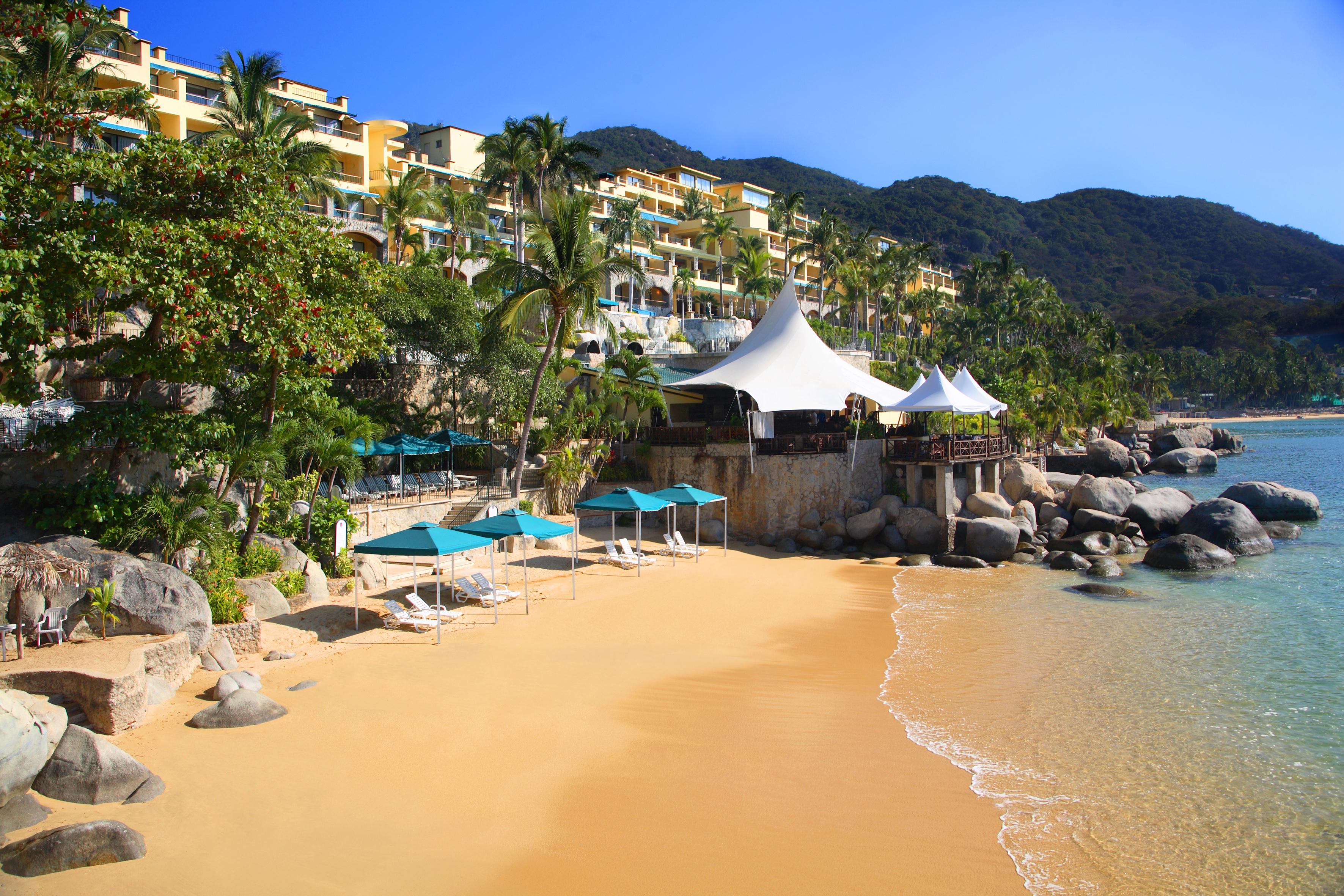 Hotel Camino Real Acapulco Diamante Esterno foto The beach at the Shangri-La resort