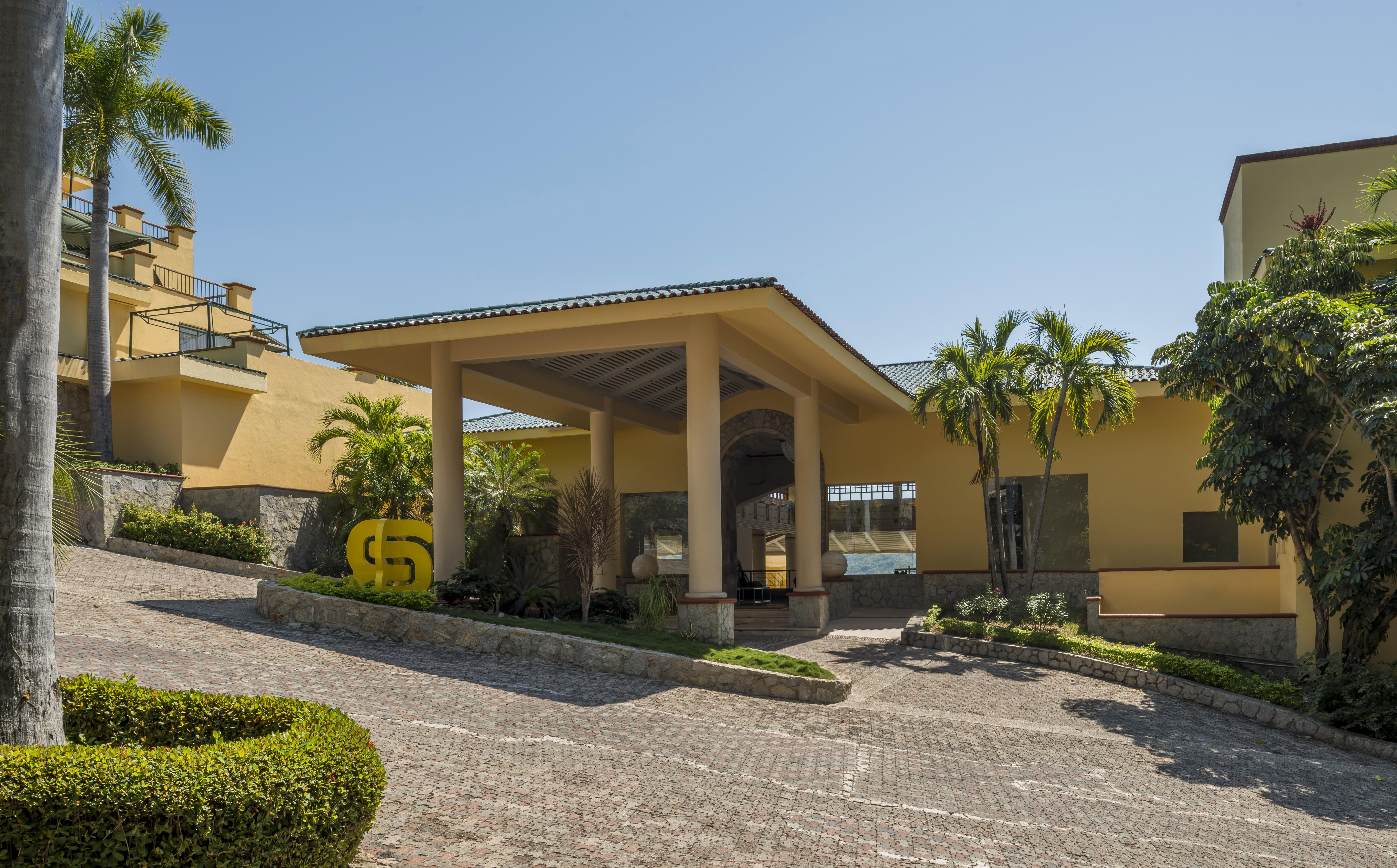 Hotel Camino Real Acapulco Diamante Esterno foto Entrance to the hotel
