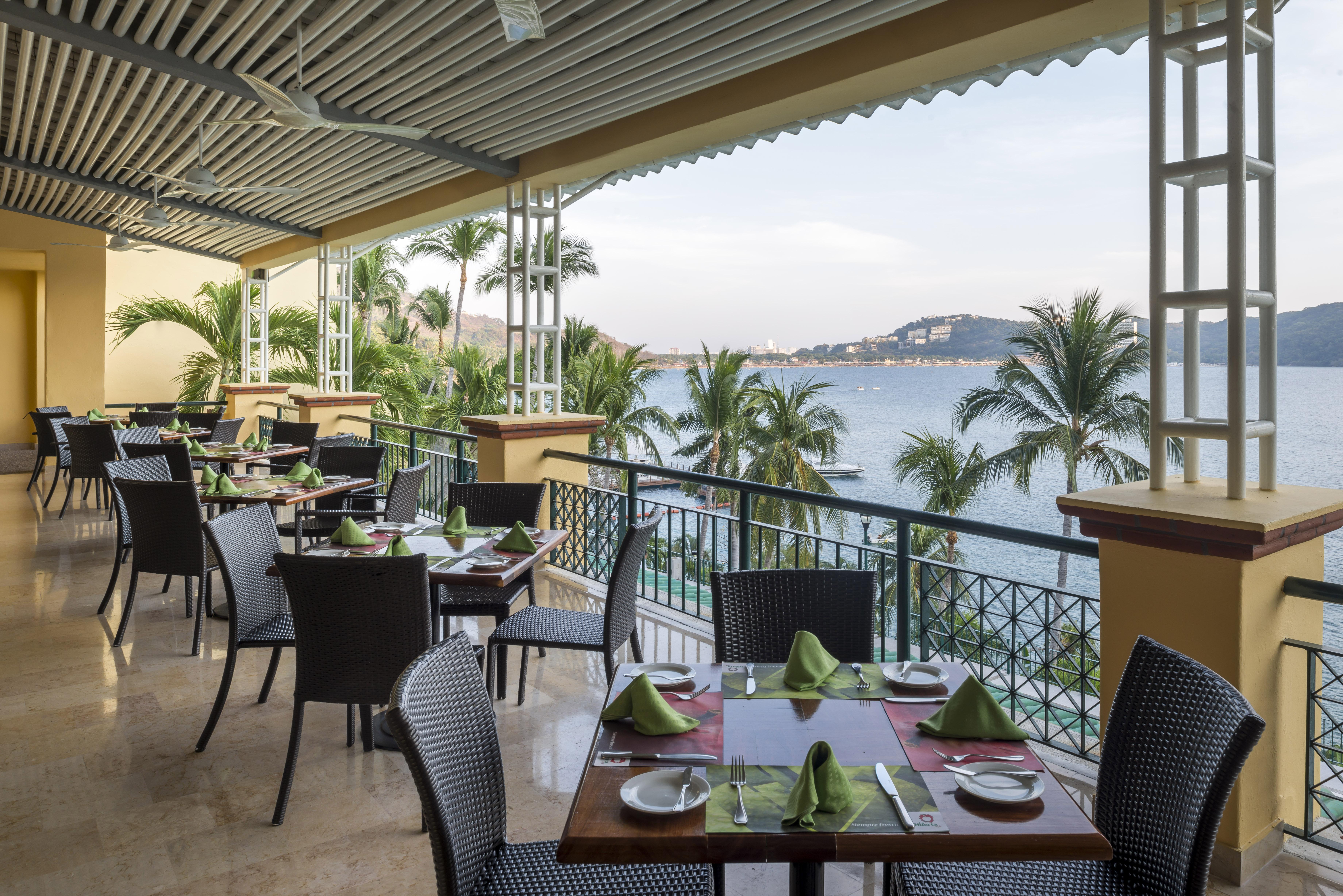 Hotel Camino Real Acapulco Diamante Esterno foto The Deck