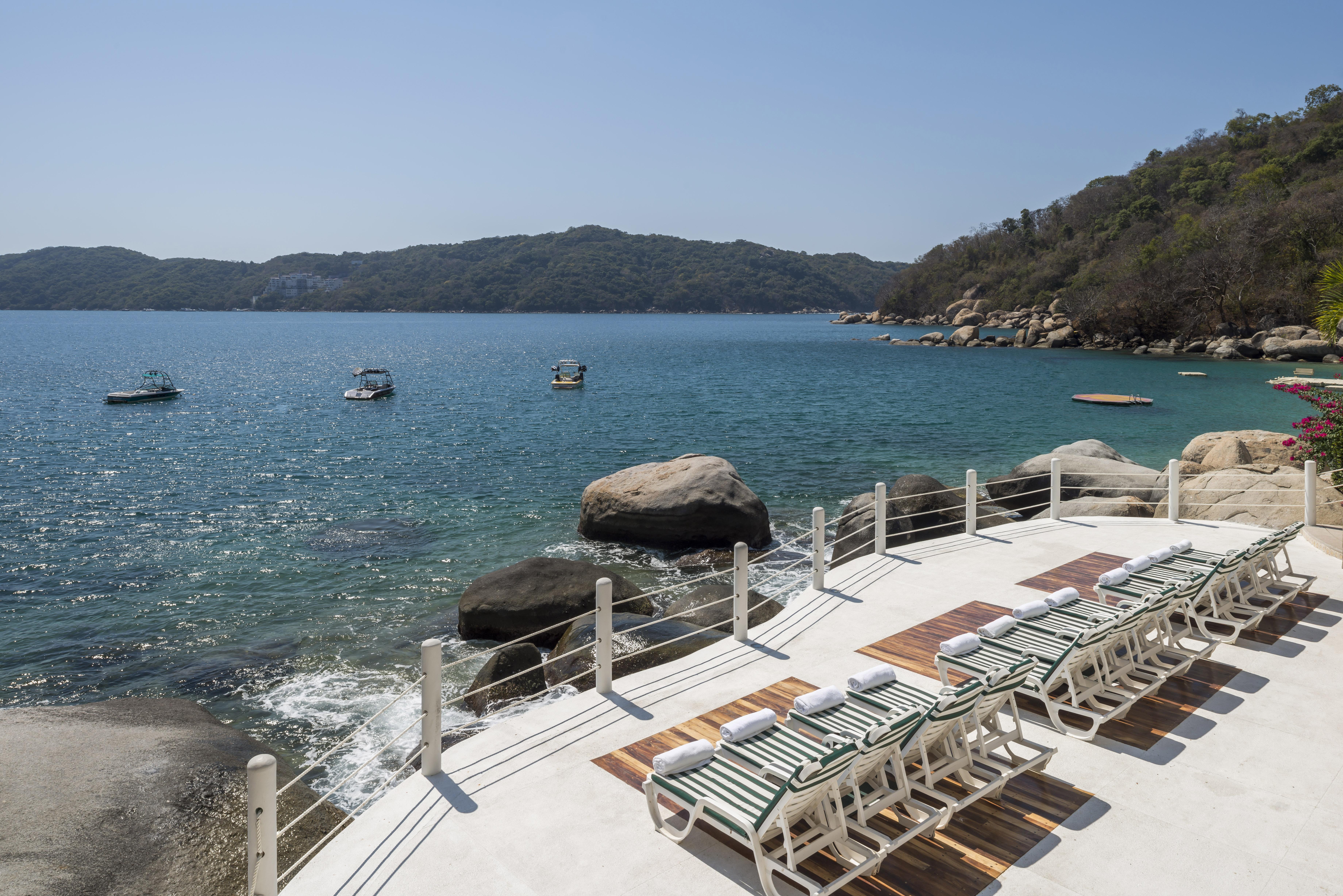 Hotel Camino Real Acapulco Diamante Esterno foto View of the bay