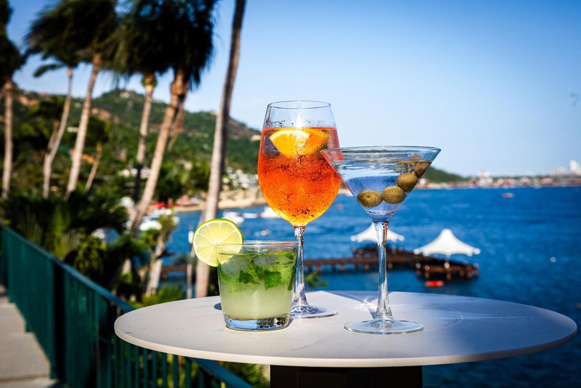 Hotel Camino Real Acapulco Diamante Esterno foto Cocktails at the beach