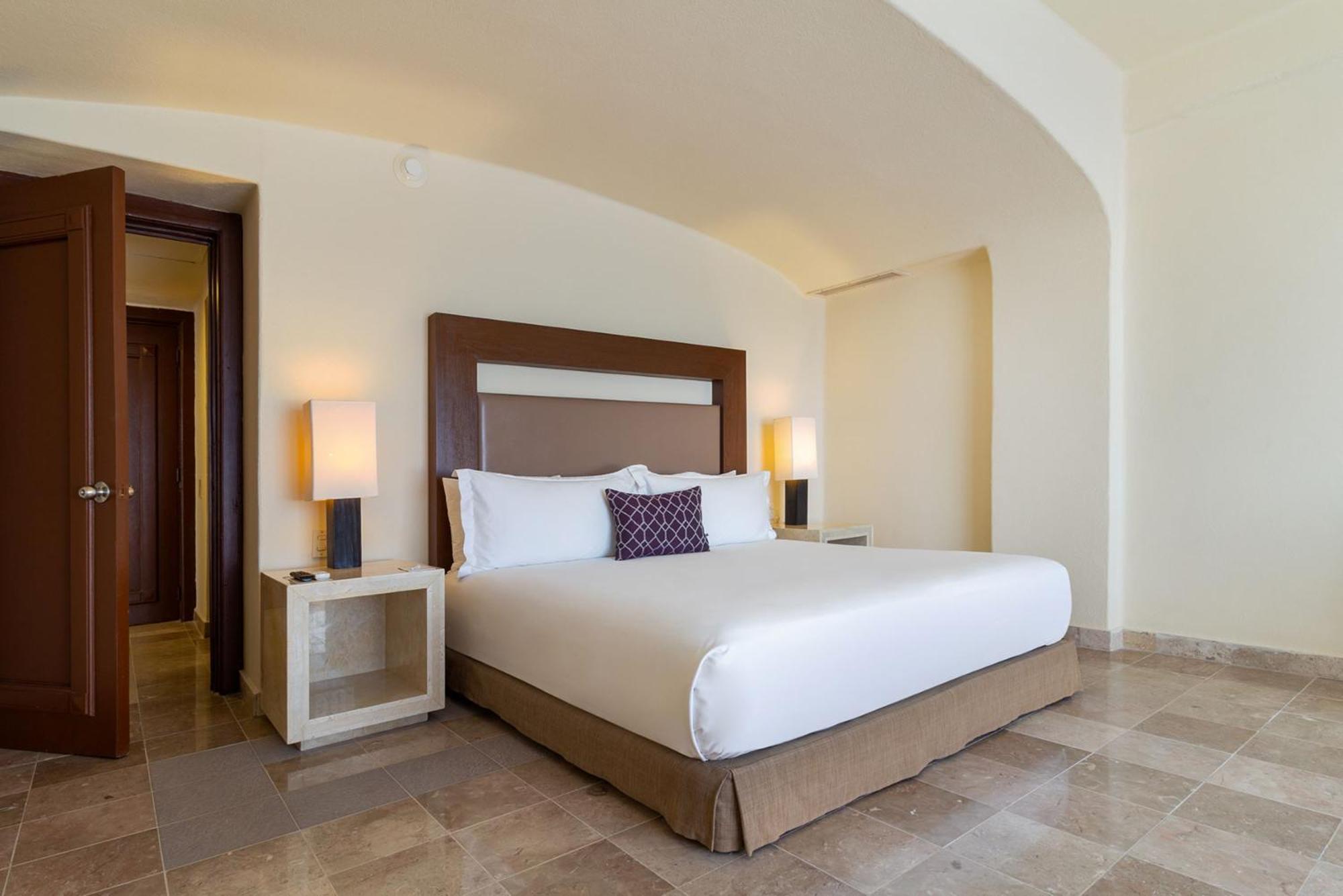 Hotel Camino Real Acapulco Diamante Esterno foto A bedroom at the Four Seasons Hotel